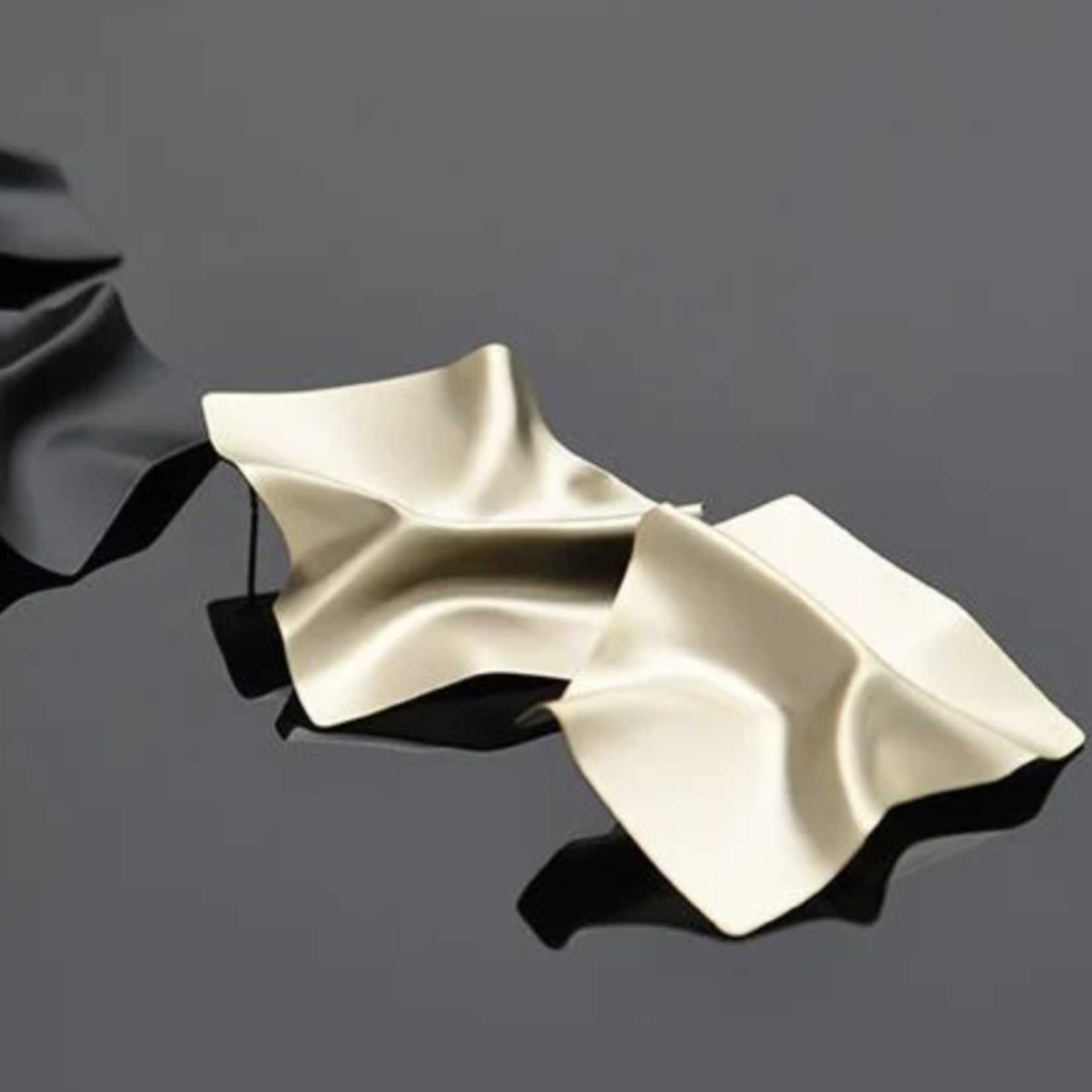 PURSUITS PURSUITS Mobula Earrings (Satin Gold)