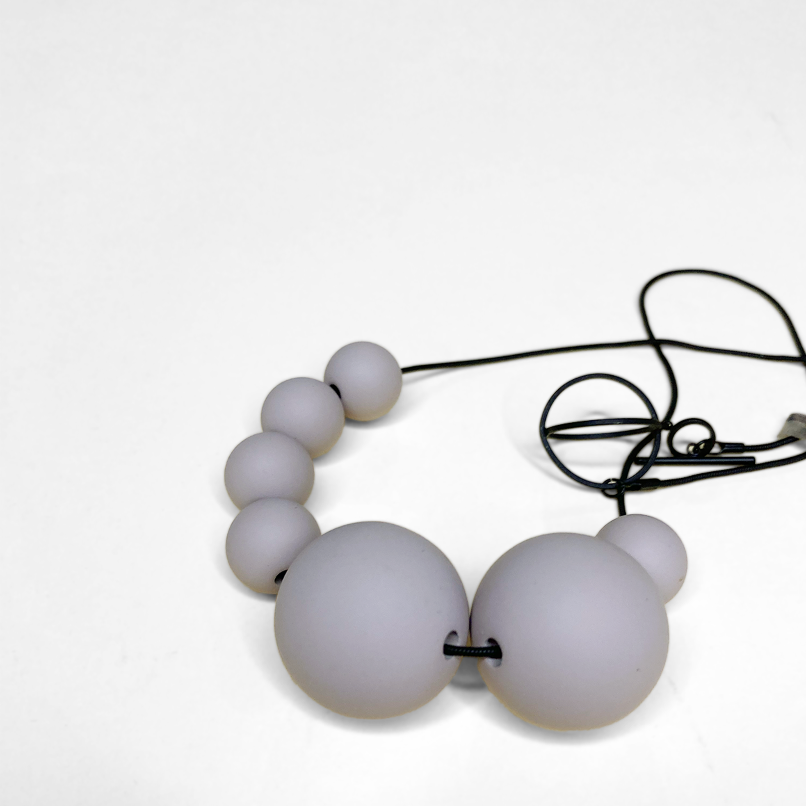 PURSUITS PURSUITS Orbits Necklace (Black Blush)