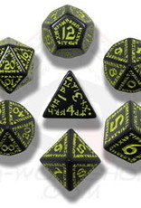 RUNIC DICE SET: BLACK/YELLOW (7)