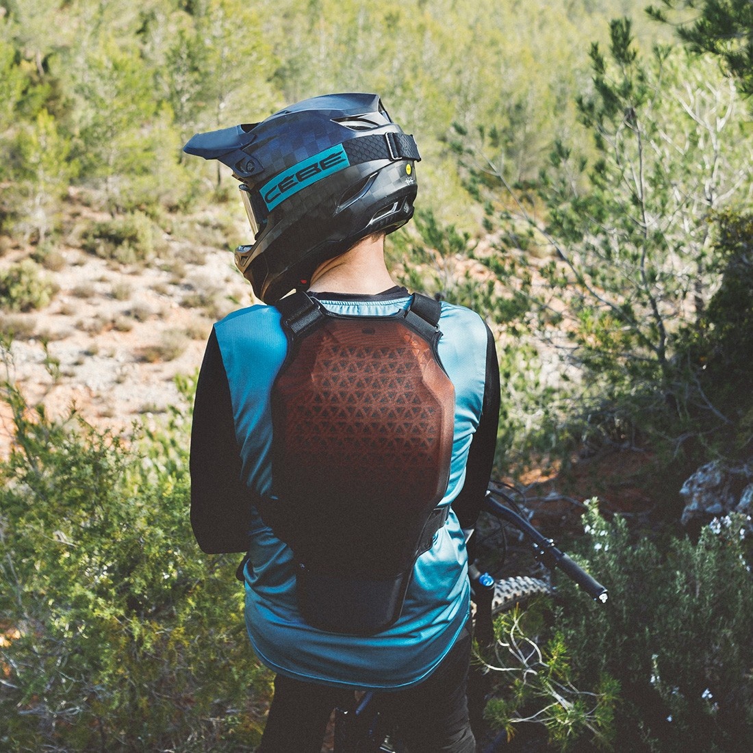 Racer 1927 Alpha Plastron, Plastron de protection vélo D30