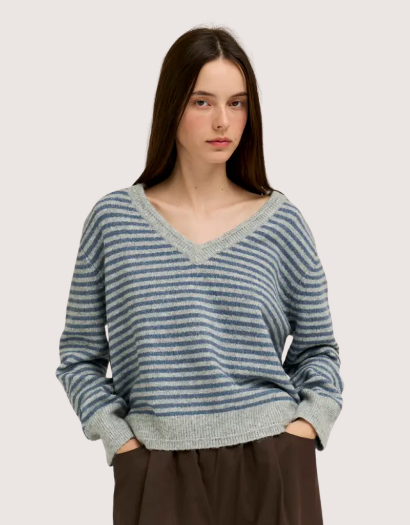 GRADE & GATHER Slouchy V Neck Pullover Grey and Sky Blue