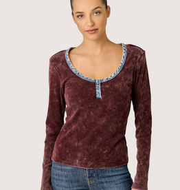 MYSTREE Henley Washed Brush Ribbed Top Washed Burgundy