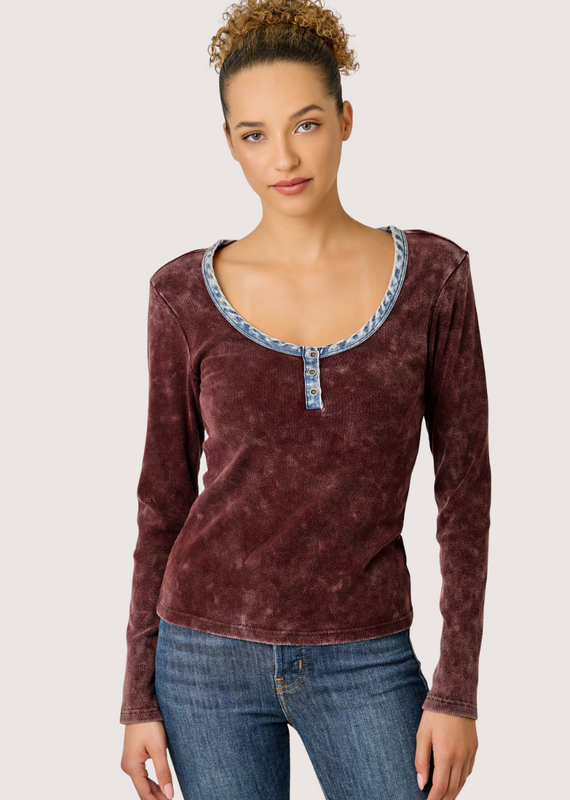MYSTREE Henley Washed Brush Ribbed Top Washed Burgundy