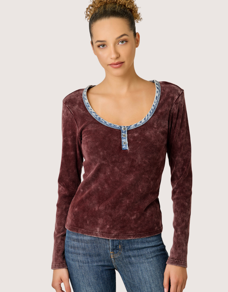 MYSTREE Henley Washed Brush Ribbed Top Washed Burgundy