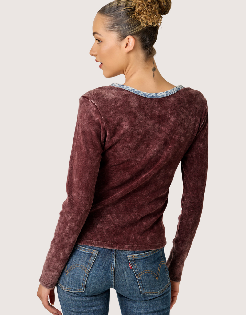 MYSTREE Henley Washed Brush Ribbed Top Washed Burgundy