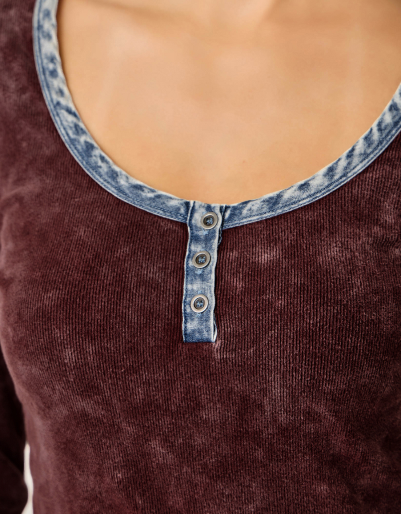 MYSTREE Henley Washed Brush Ribbed Top Washed Burgundy