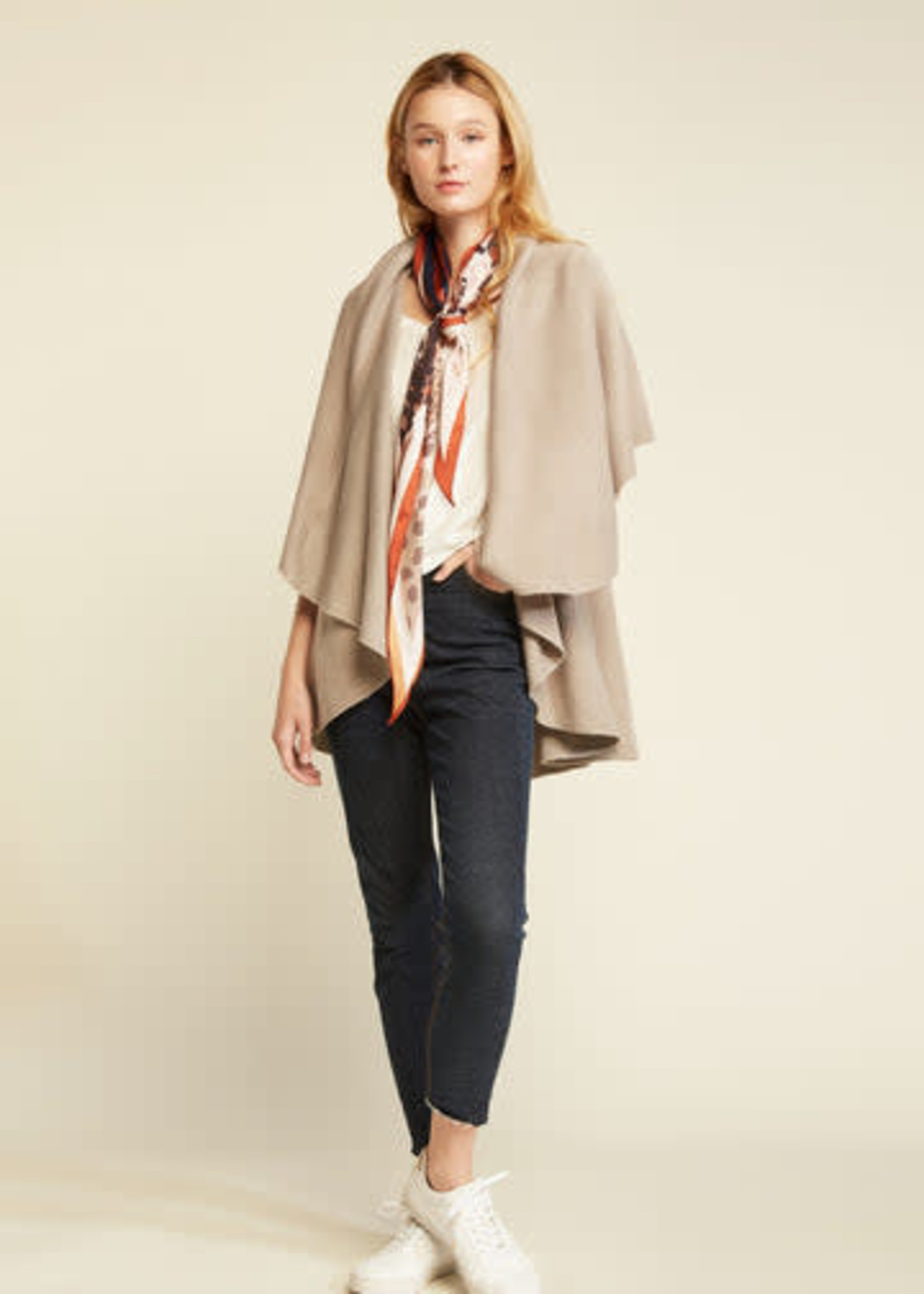 Look Shawl Vest (Tan)