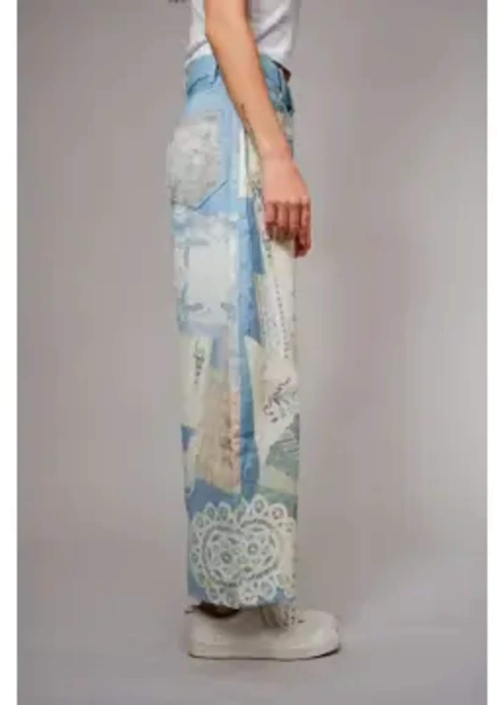 Blue B Patch Print Barrel Leg Jeans (Light Denim)
