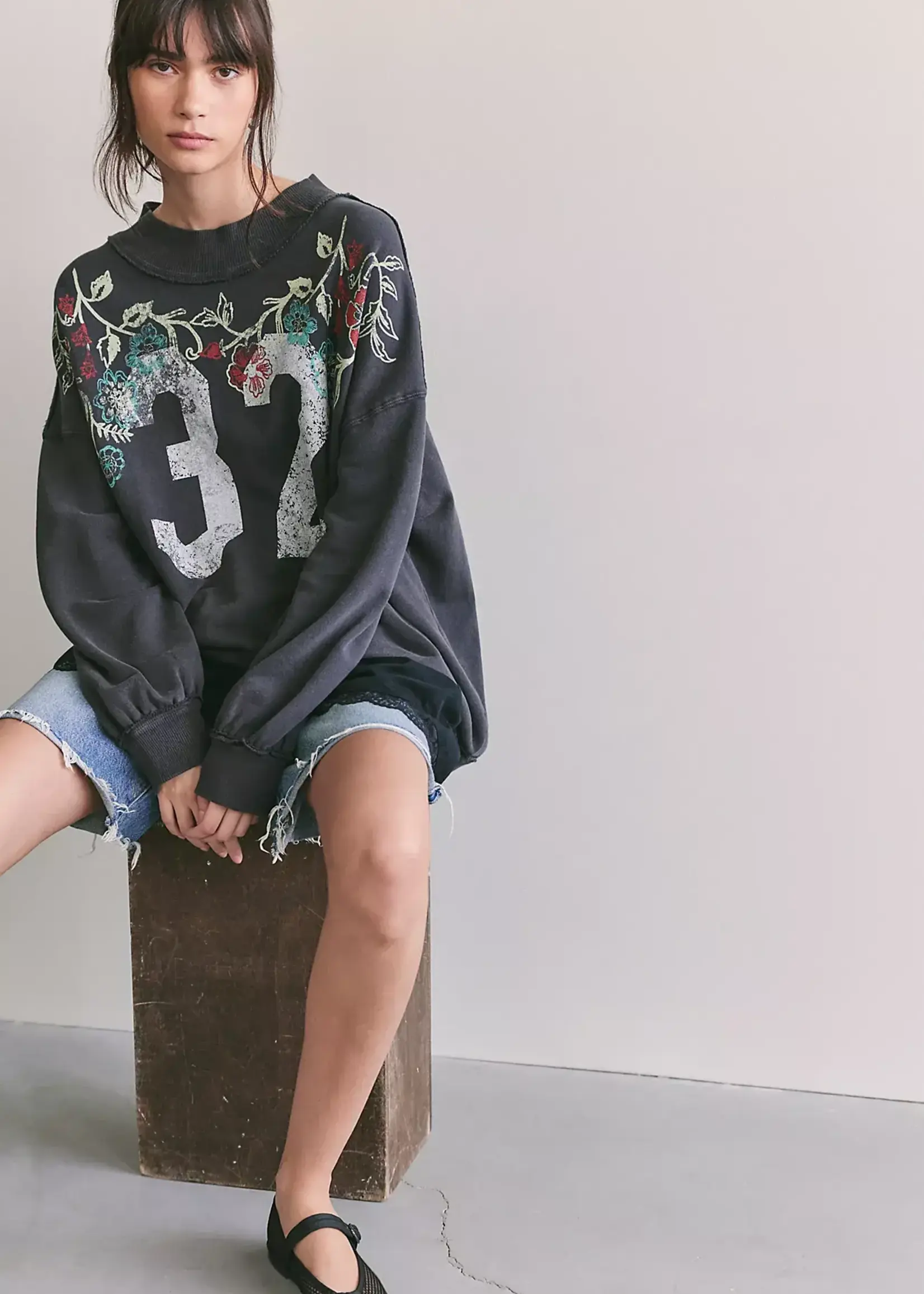 Free People PALM SPRING TURTLE GRAPHI / WASHED BLACK COMBO