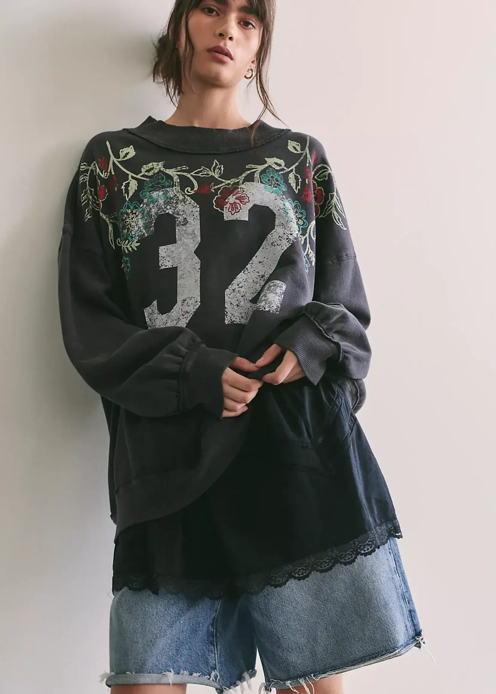 Free People PALM SPRING TURTLE GRAPHI / WASHED BLACK COMBO