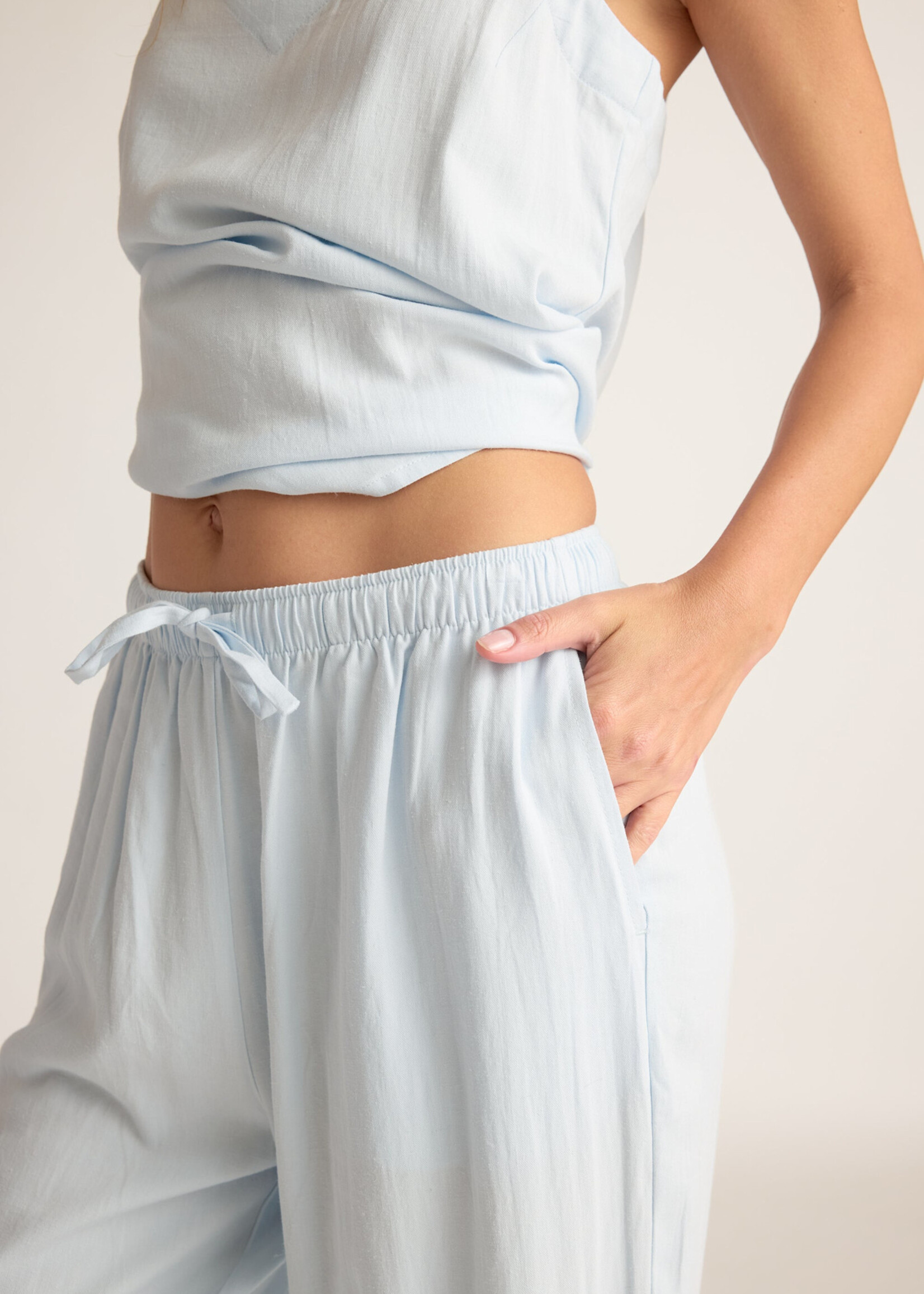 Faceplant Dreams Linen Capri Pant: Sky