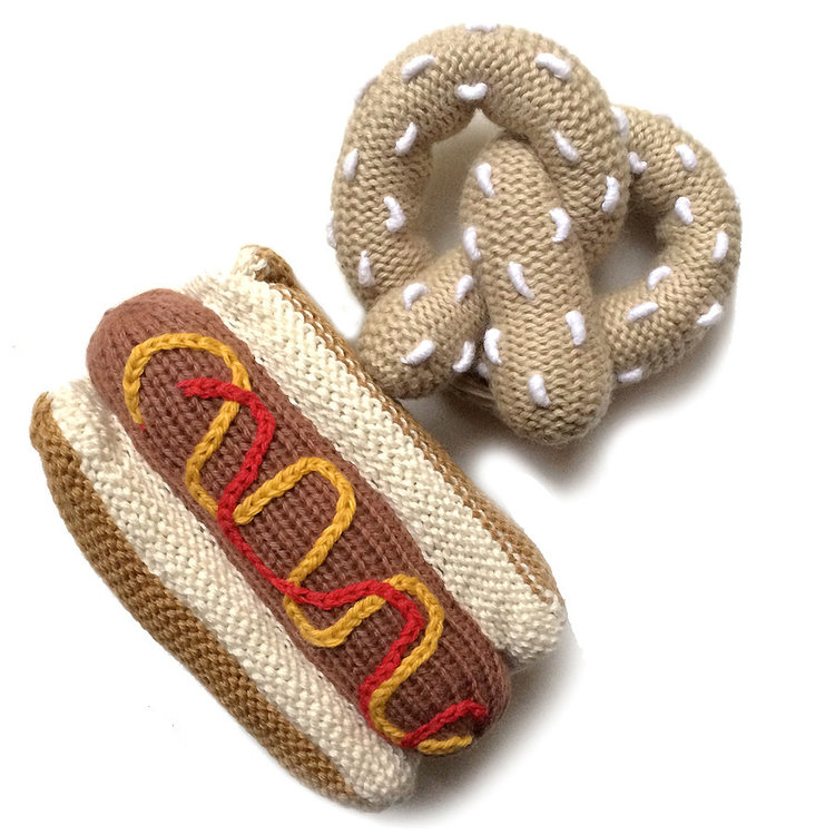 Estella nyc Hotdog Rattle