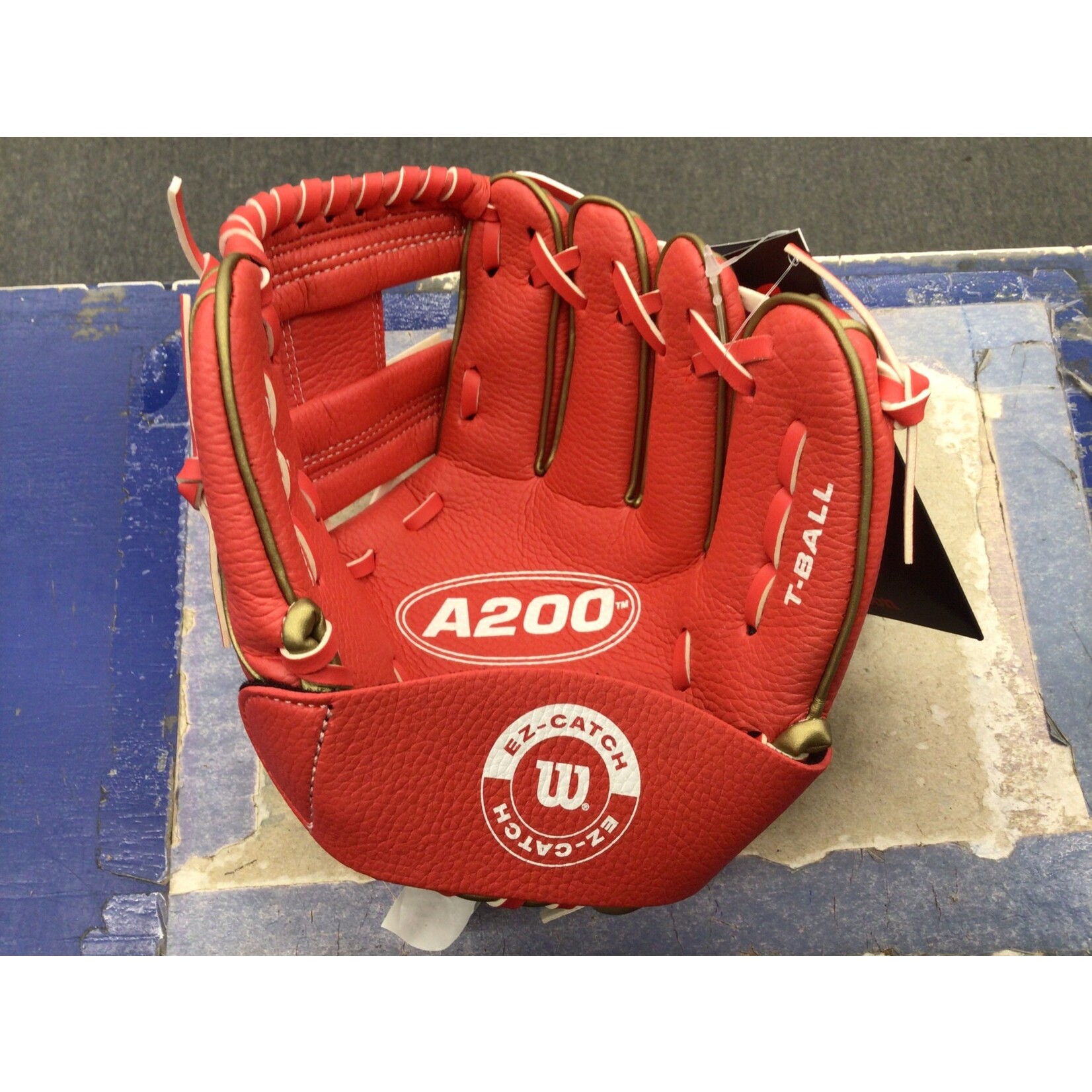 Wilson Wilson A200 EZ 10 Inch Glove Red/Matte Gold