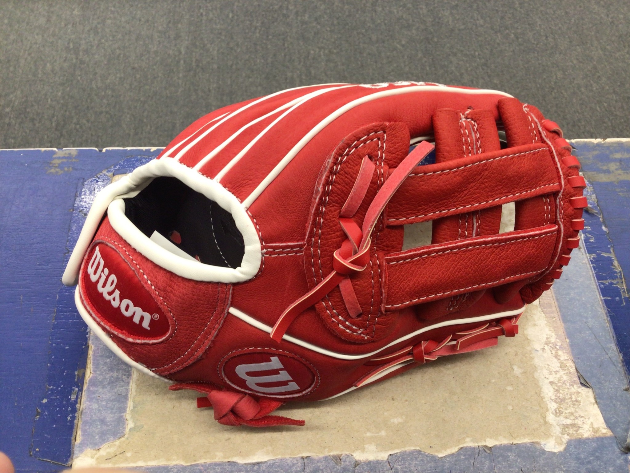 Wilson Wilson A450  11 Inch Red/White