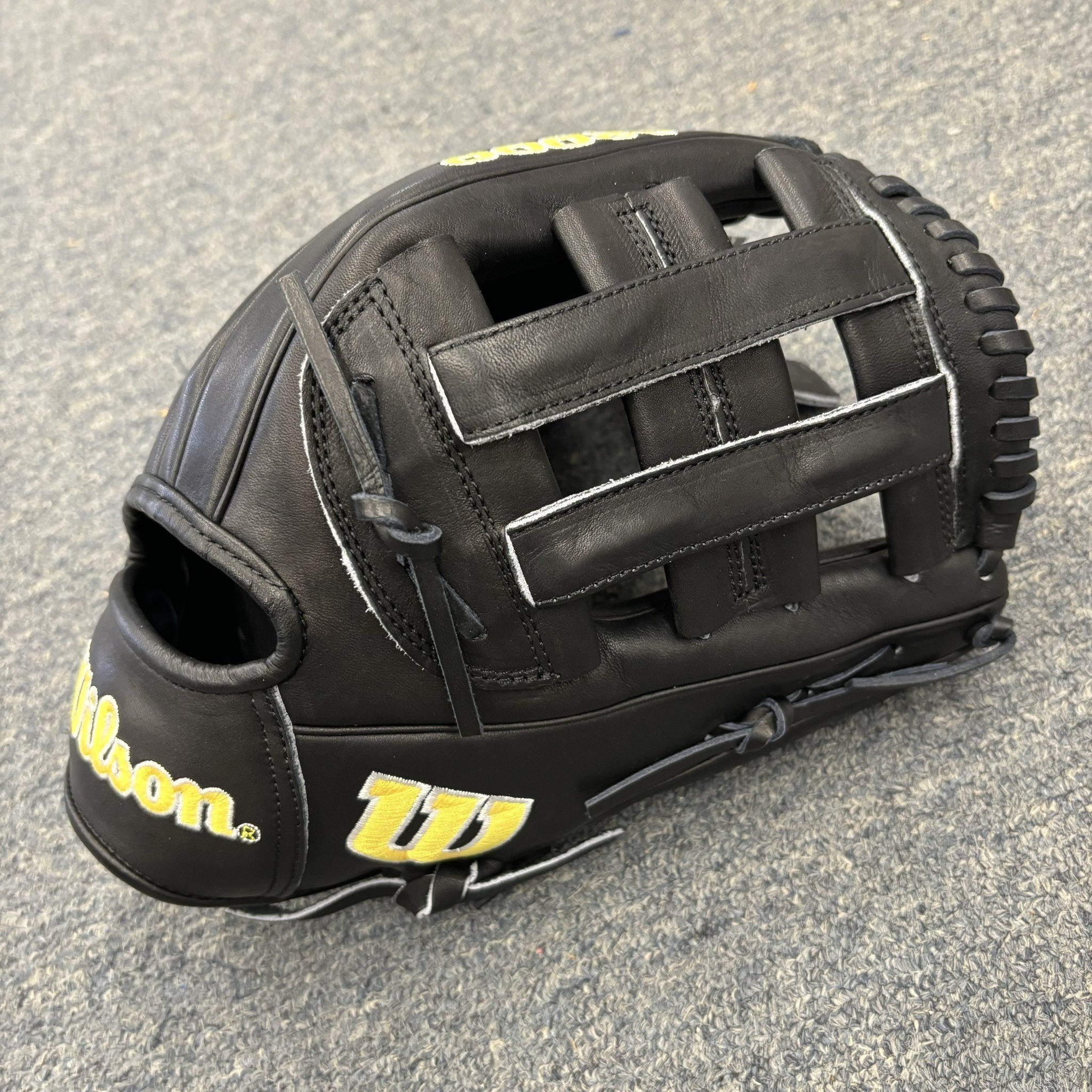 Wilson A2000 DW5 Glove Day Series Black 12"