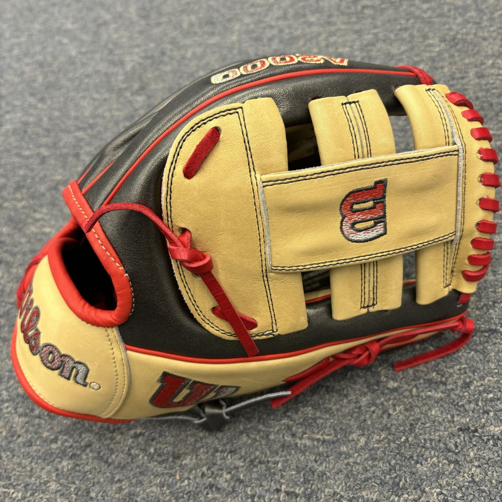 Wilson A2000 KG G4 Gunmetal/Blonde 11.5"
