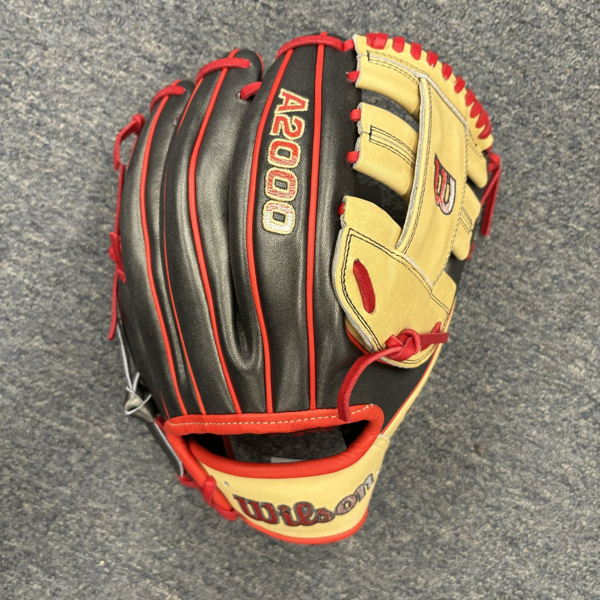 Wilson A2000 KG G4 Gunmetal/Blonde 11.5"