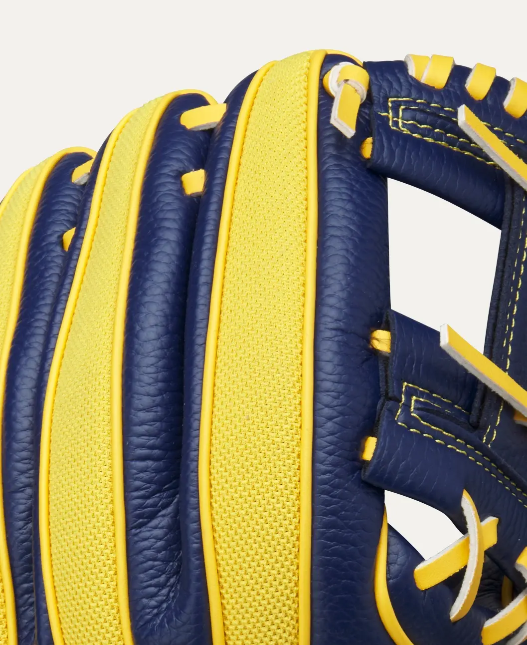 Wilson A200™ EZ Catch™ Savannah Bananas 10” T-Ball Glove