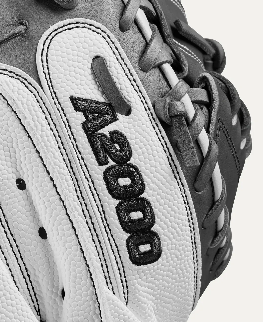 Wilson 2024 Fastpitch Classics Series A2000 FPCM23SS 34” Fastpitch Catcher’s Mitt