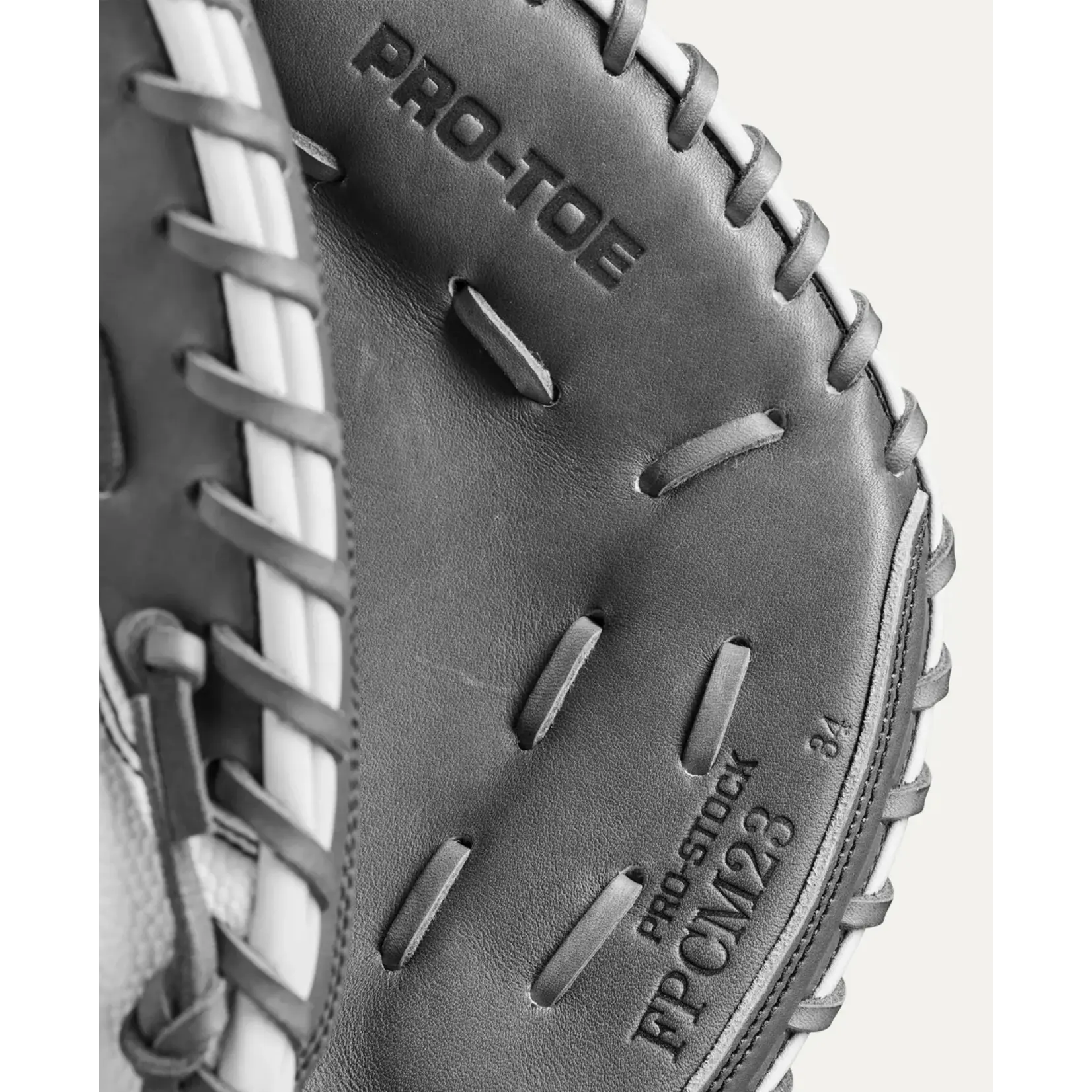 Wilson 2024 Fastpitch Classics Series A2000 FPCM23SS 34” Fastpitch Catcher’s Mitt