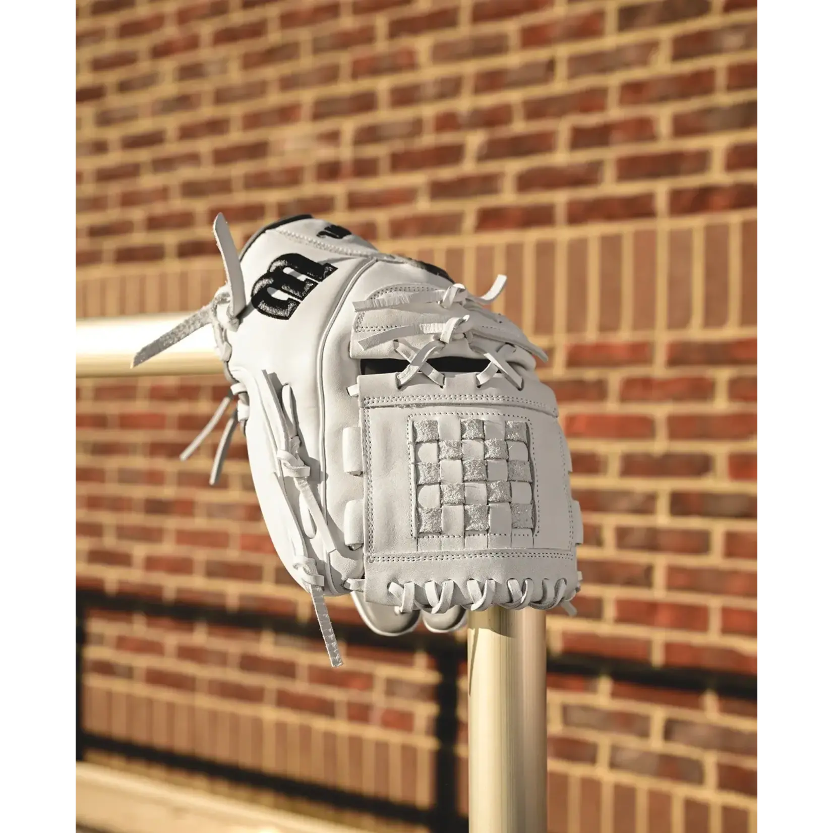 Wilson A1000 P12 Pitcher's Fastpitch Softball Glove