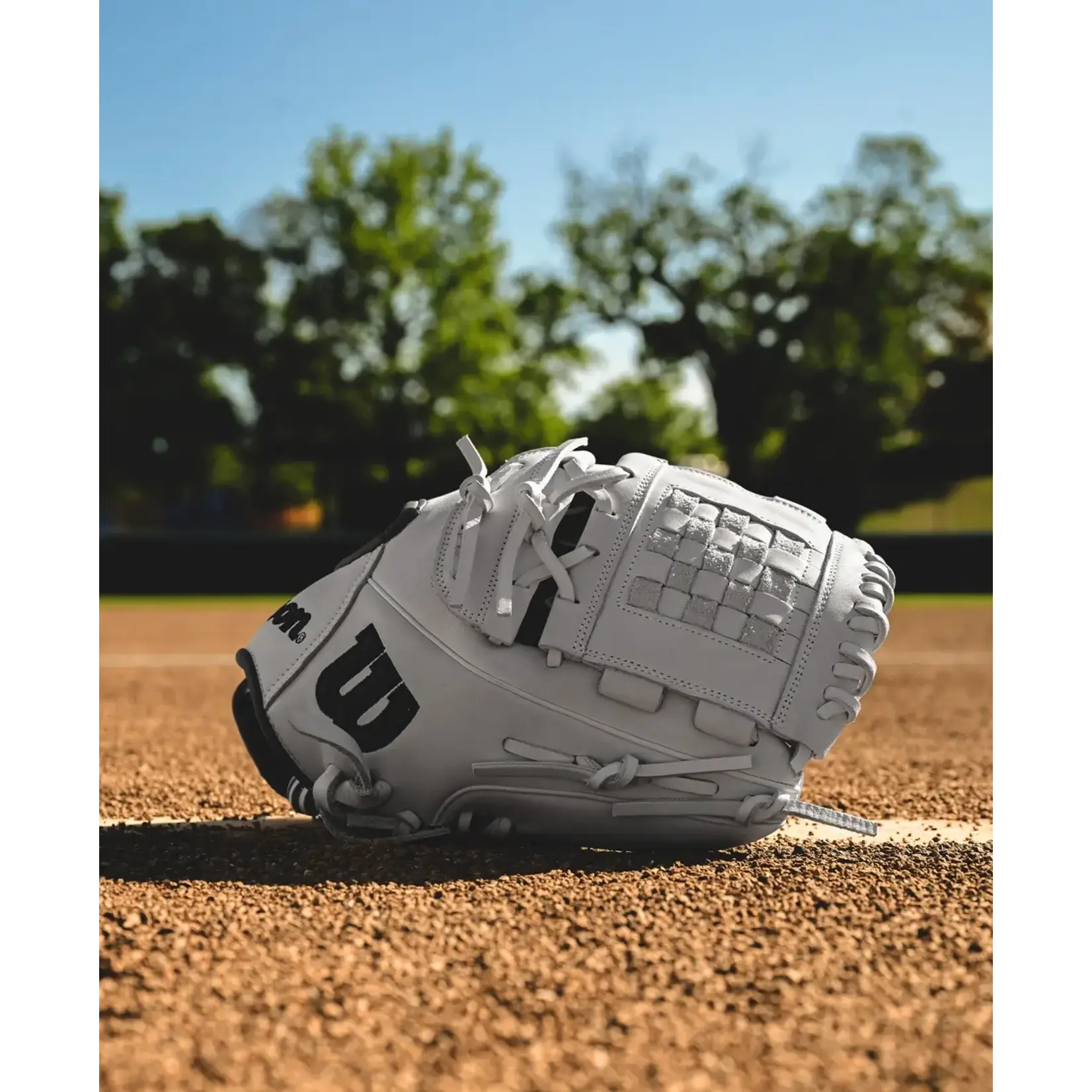 Wilson A1000 P12 Pitcher's Fastpitch Softball Glove