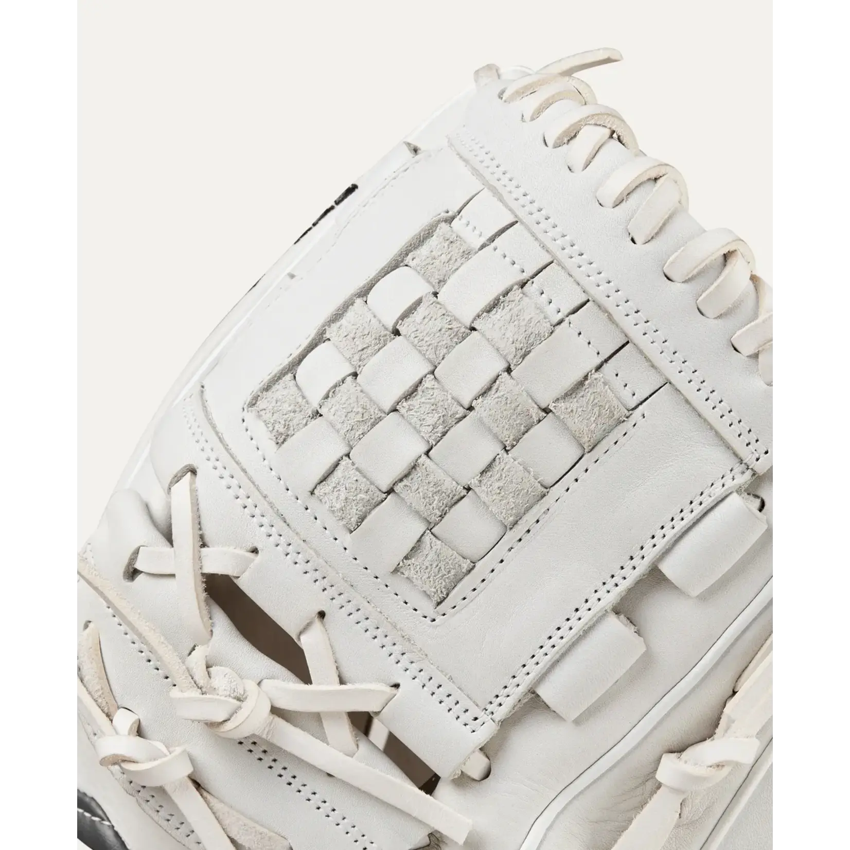 Wilson A1000 P12 Pitcher's Fastpitch Softball Glove