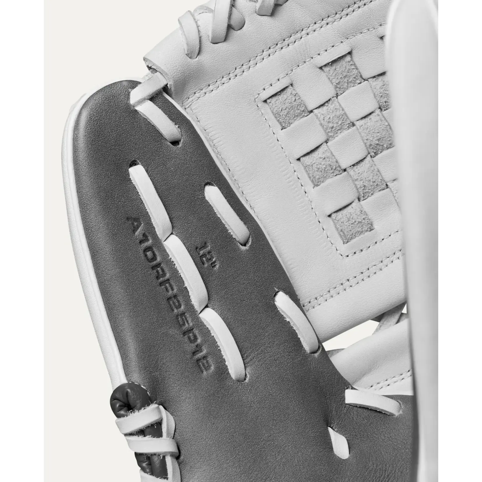 Wilson A1000 P12 Pitcher's Fastpitch Softball Glove