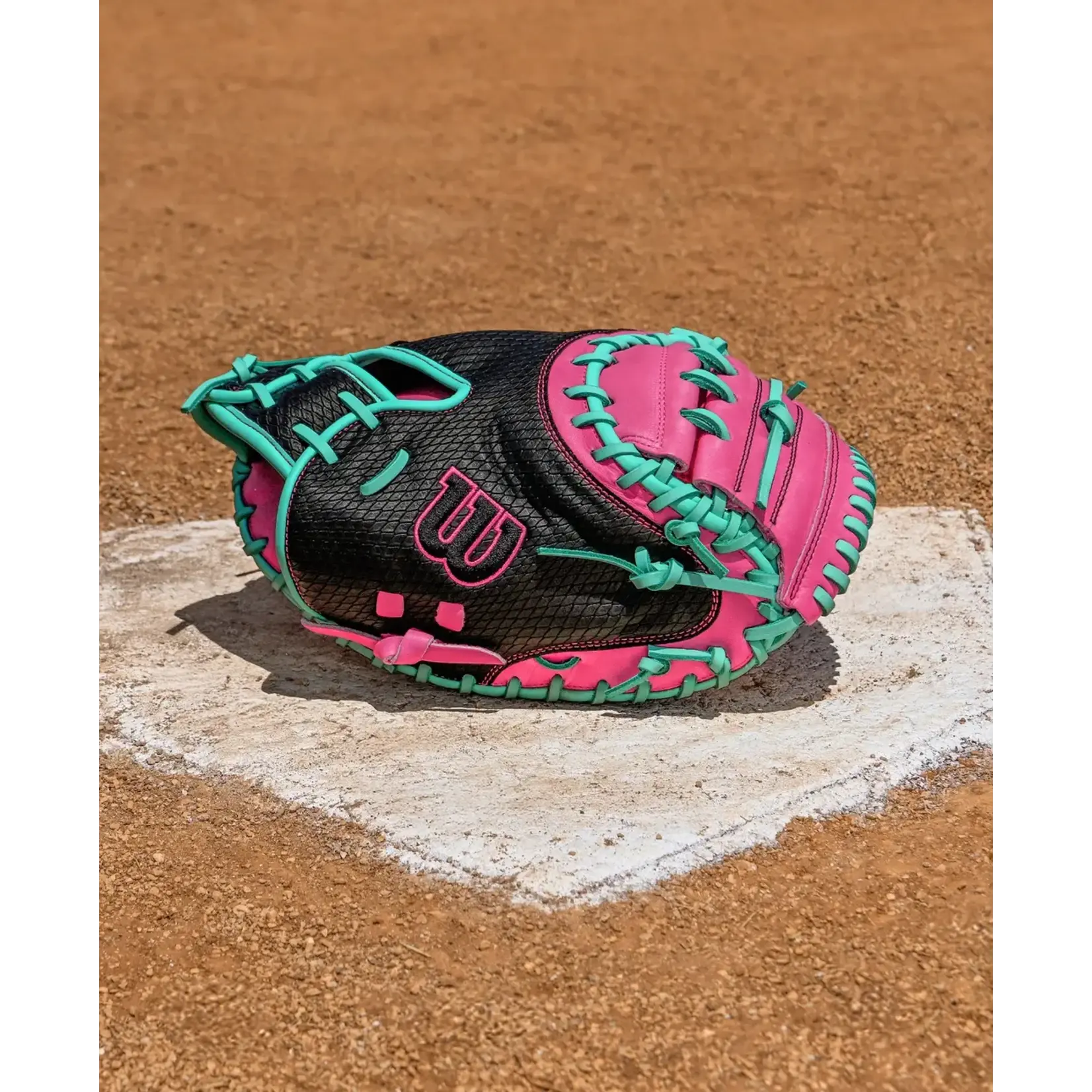 Wilson 2026 A1000 CM33 33" Baseball Catcher's Mitt