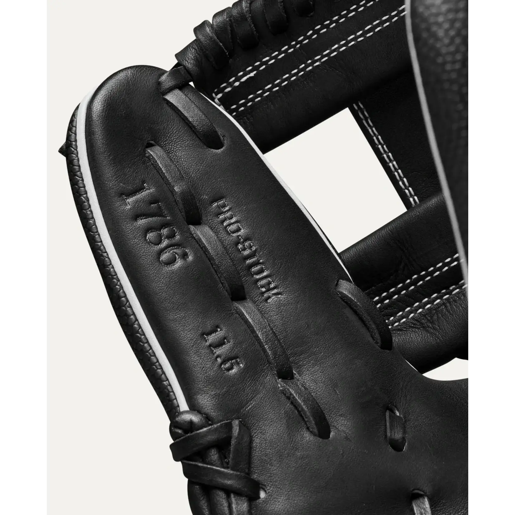 Wilson 2024 A2000 1786SS Black/White 11.5in