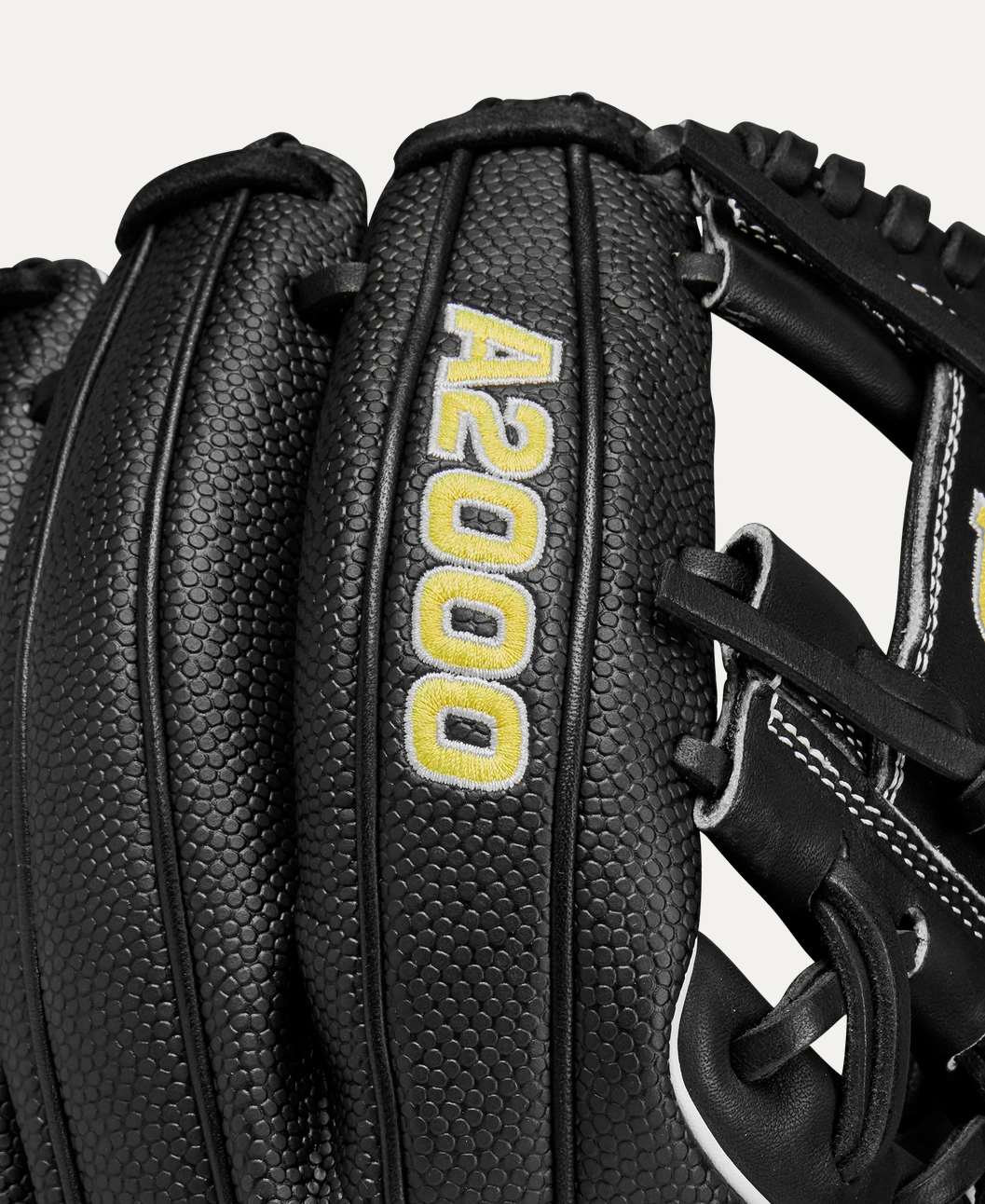 Wilson 2024 A2000 1786SS Black/White 11.5in