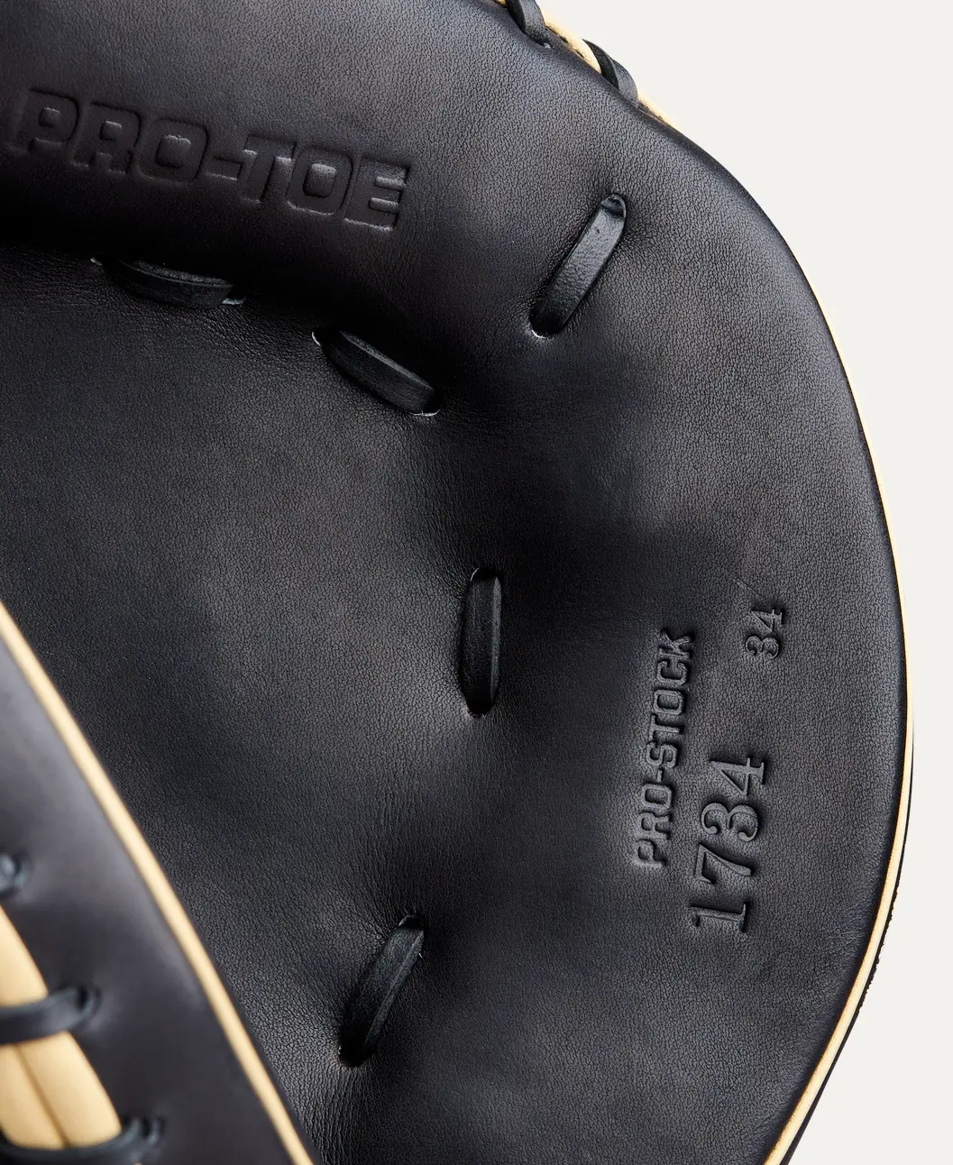 Wilson 2026 A2000 Classics Series 1734 Black/Blonde 34"