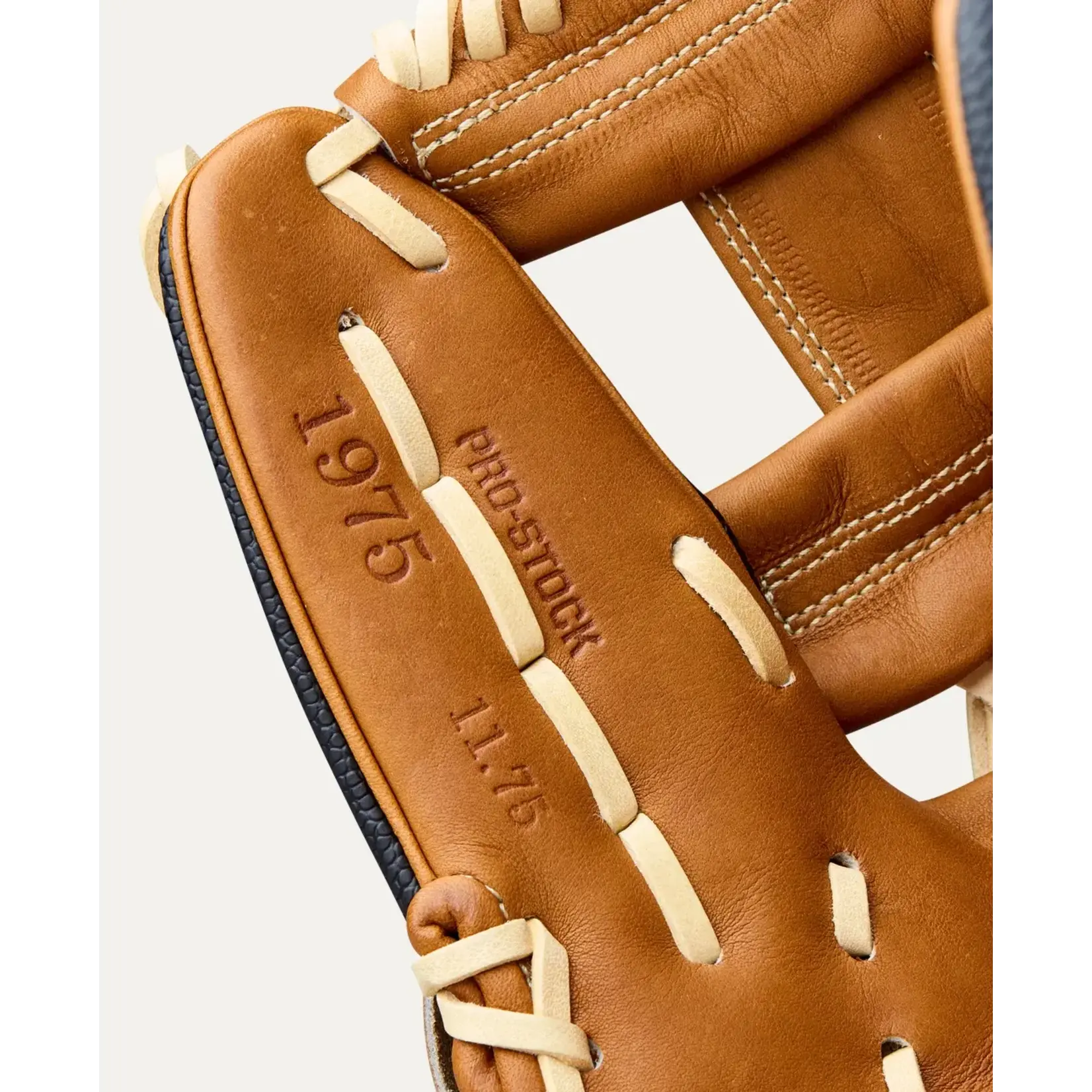 Wilson 2026 A2000 Classics Series 1975SS Black/Saddle Tan 11.75"