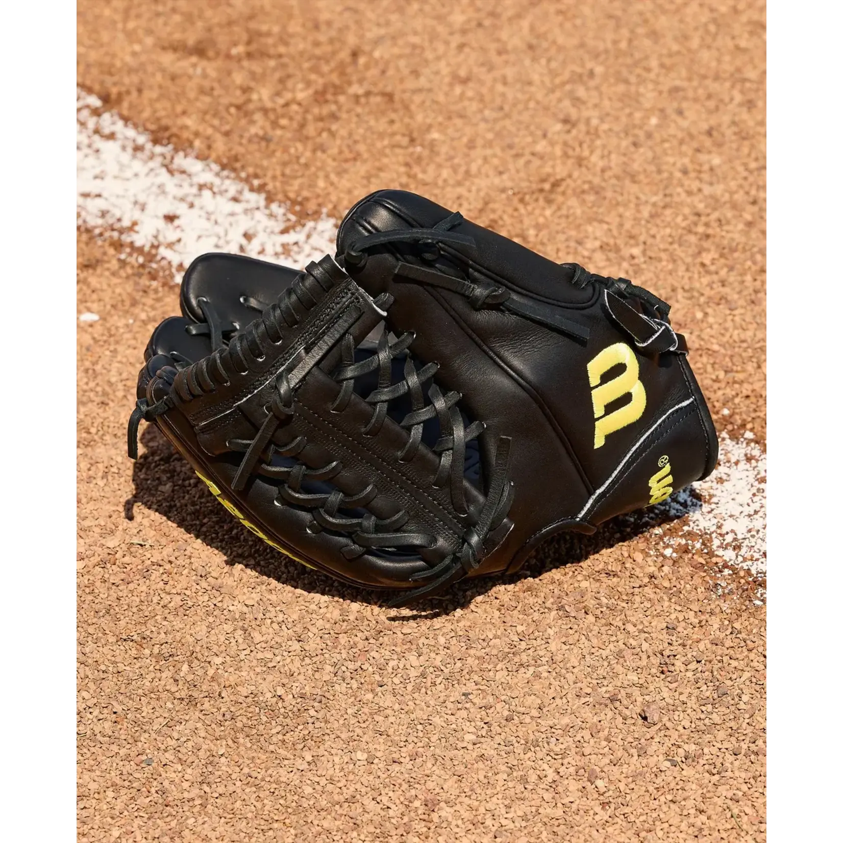 Wilson 2026 A2000 Classics Series 1789 Black 11.5" Pitcher's/Infield Glove