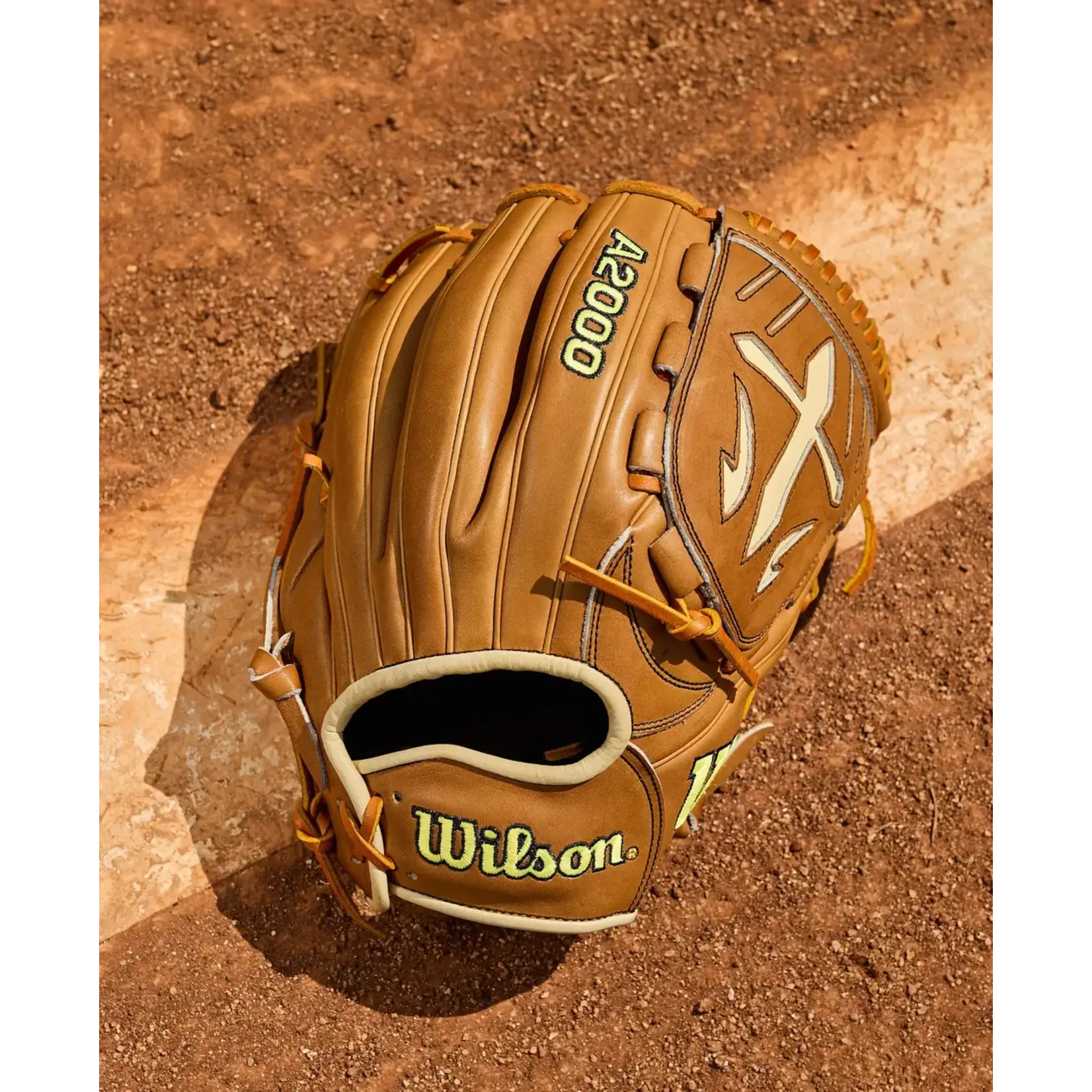 Wilson 2026 A2000 Classics Series B23 Saddle Tan/Blonde 12" Pitcher's Glove