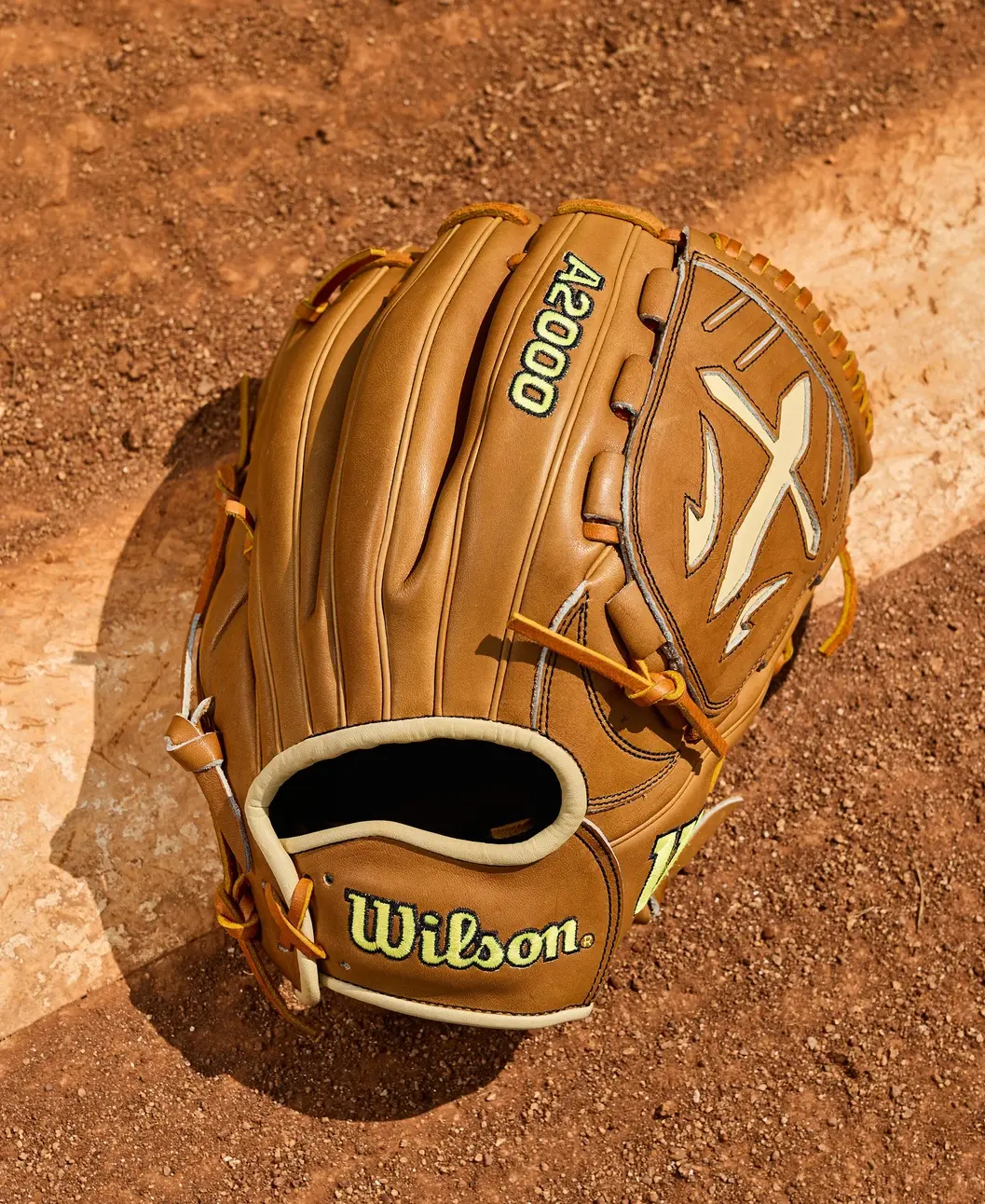 Wilson 2026 A2000 Classics Series B23 Saddle Tan/Blonde 12" Pitcher's Glove