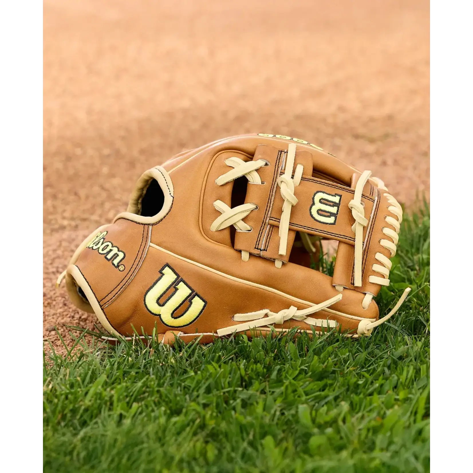 Wilson 2026 A2000 Classics Series DP15 Saddle Tan/Blonde 11.5" Infield Glove