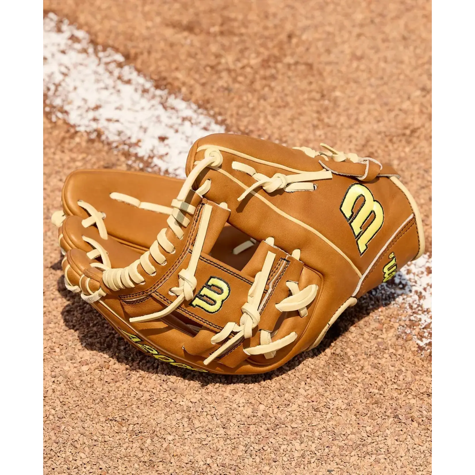 Wilson 2026 A2000 Classics Series DP15 Saddle Tan/Blonde 11.5" Infield Glove