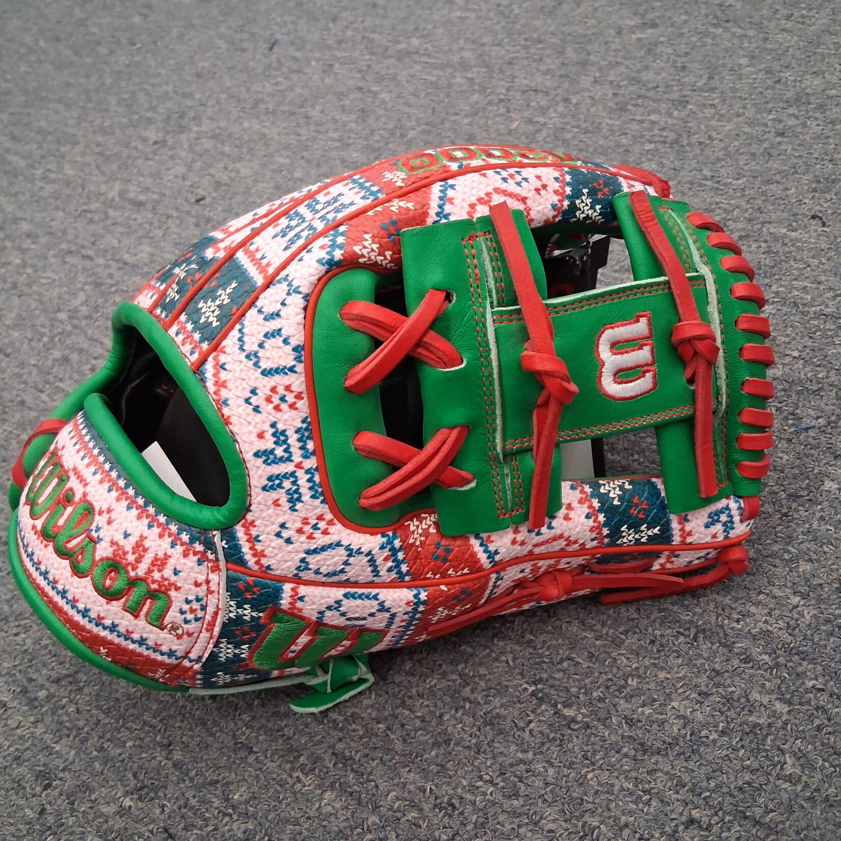 Wilson 2025 December GOTM A2000 1975 Christmas Sweater 11.75"