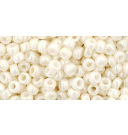 Toho 122  8  Round 40g Opaque Navajo White Beige