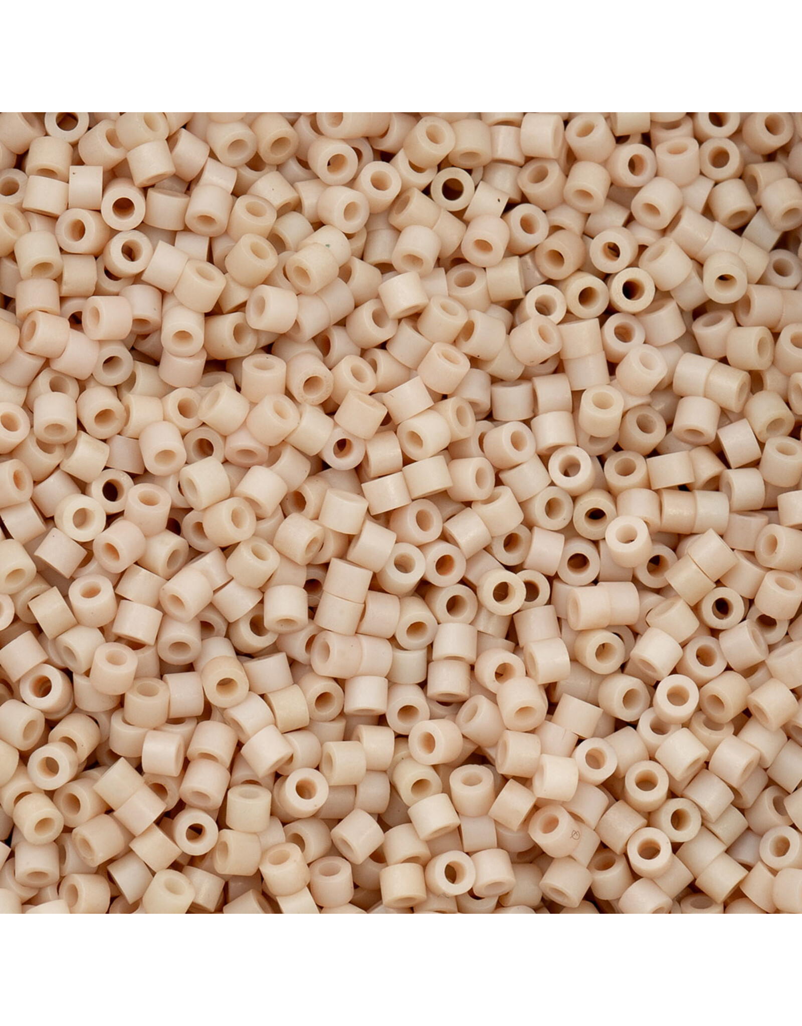 cb1170  11 Cylin Opaque Oat Milk Matte 12g