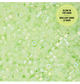 cb1124  11 Cylin Glow In Dark Light Green Ab to  Green c/l  12g
