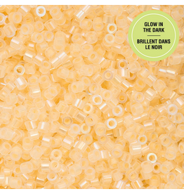 cb1127  11 Cylin Glow In Dark Light Yellow Ab to Yellow c/l  12g