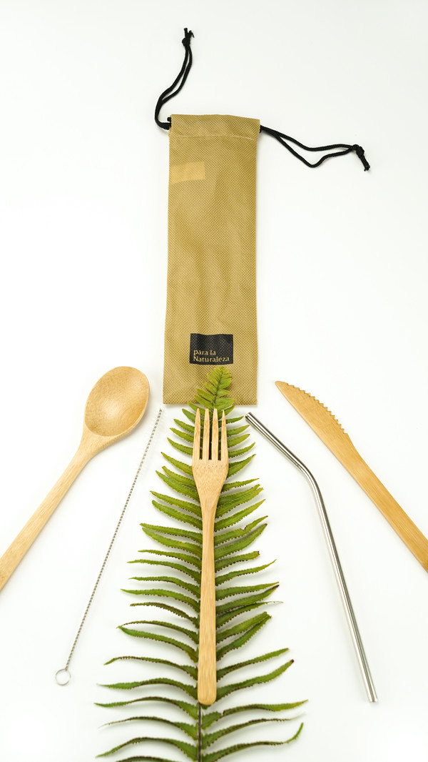 Conjunto de utensilios de bambú con sorbeto Para la Naturaleza