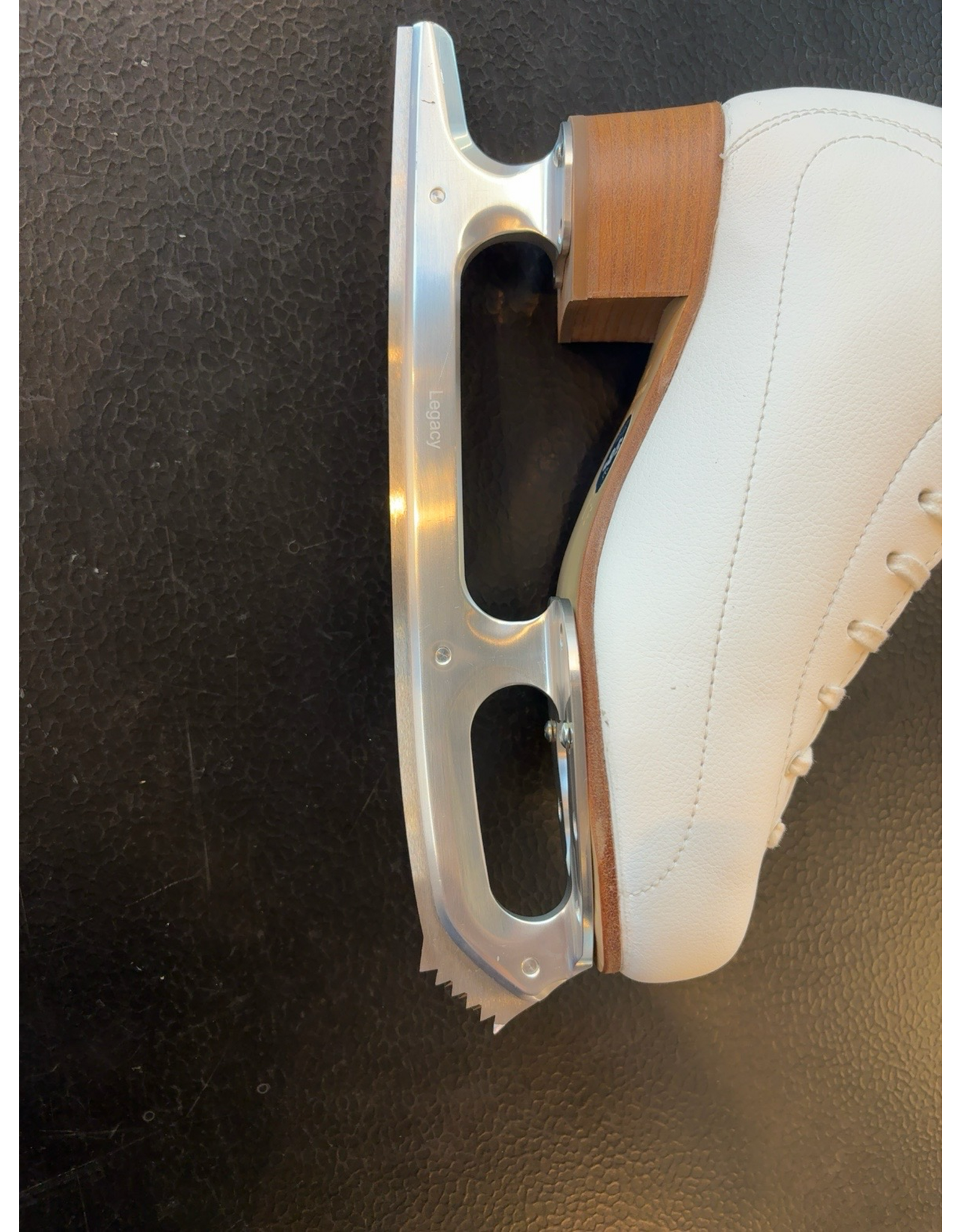 RISPORT Patins Risport Royal Pro 250 C usagés avec lames Matrix legacy 9 1/4