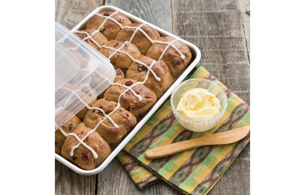 Quarter Sheet Cake Pan with Storage Lid