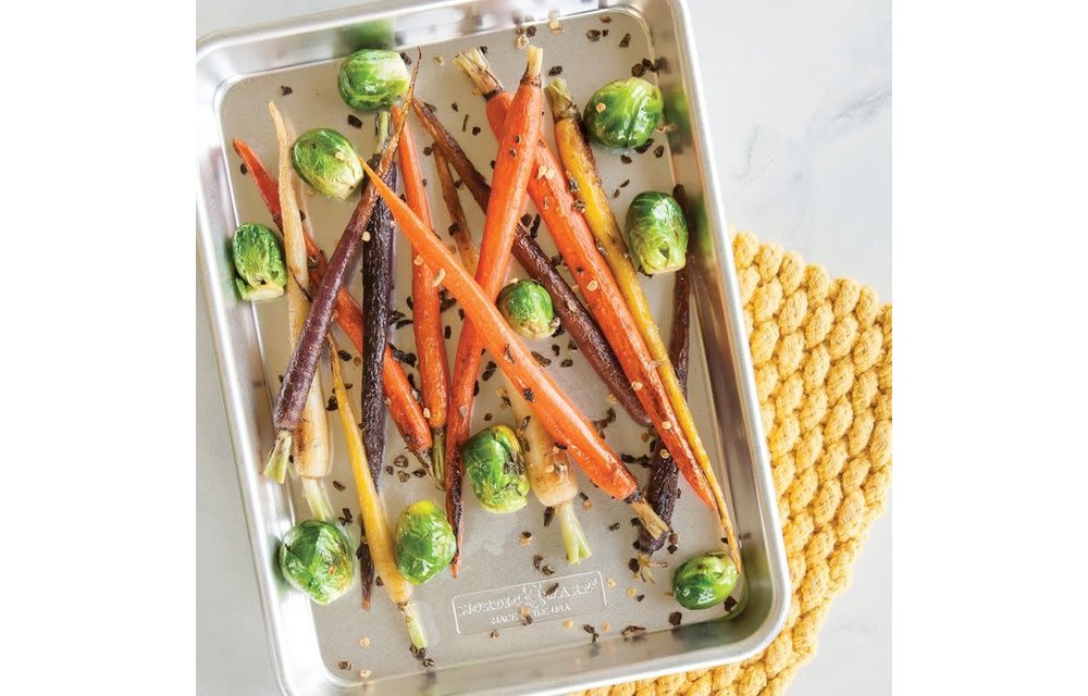 Quarter Sheet Cake Pan with Storage Lid