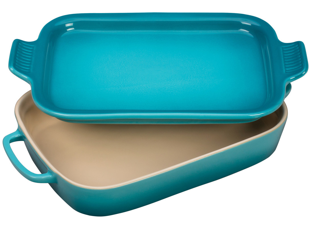 le creuset oven dish with lid