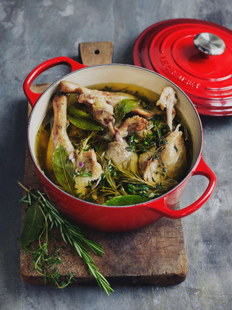 Signature Round Dutch Oven 4.5QT Cerise