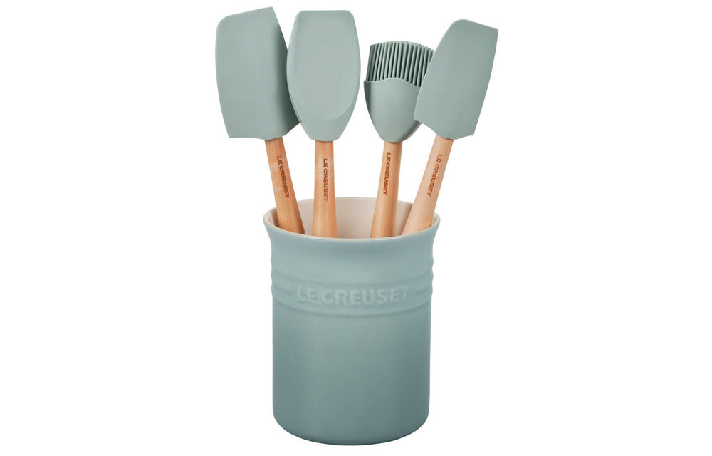 https://cdn.shoplightspeed.com/shops/634646/files/54327591/1000x640x2/le-creuset-craft-series-5-piece-utensil-set-with-c.jpg